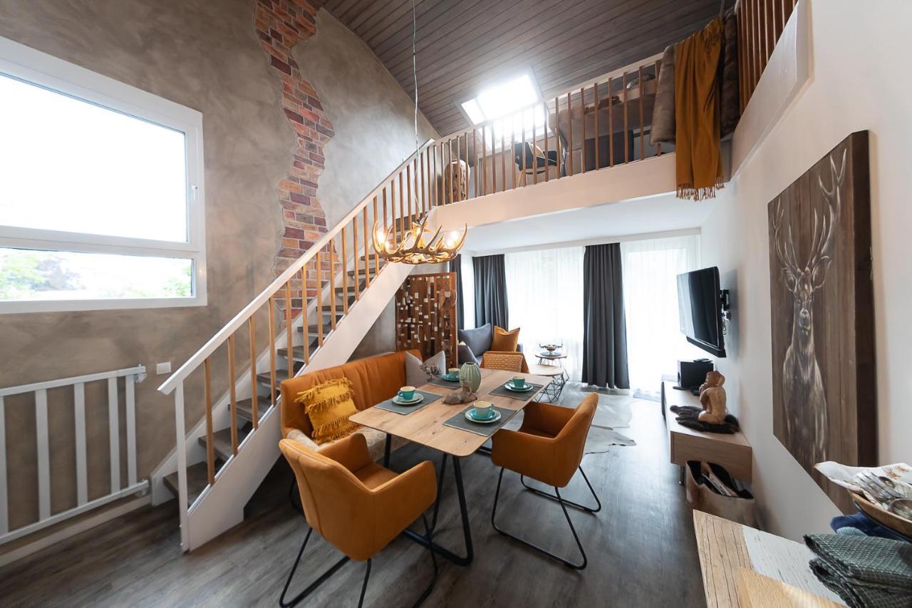 Apartamento VIP Deluxe 107qm auf zwei Etagen 1 Dopplezimmer EG 1 Doppelzimmer auf der Galerie sowie 2 Badezimmer und komplette Küche mit Mikrowelle und Backofen Ideal für 1 bis 6 Gäste Direkter Blick auf Garten und Bergblick Alles nur nicht 0815 Schliersee Exterior foto